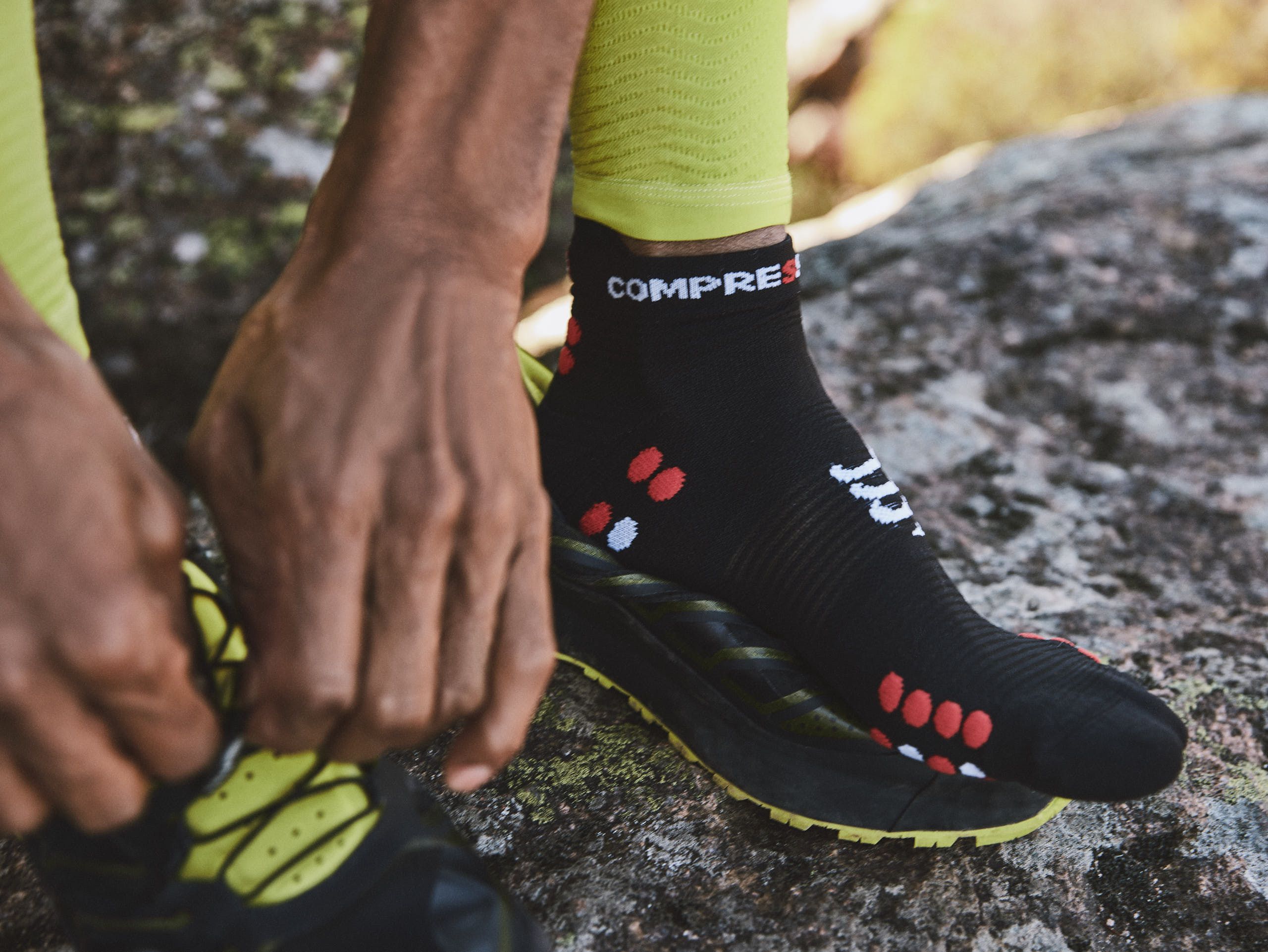 Compressport Pro Racing Socks V4.0 Run Low black-red – Bild 3