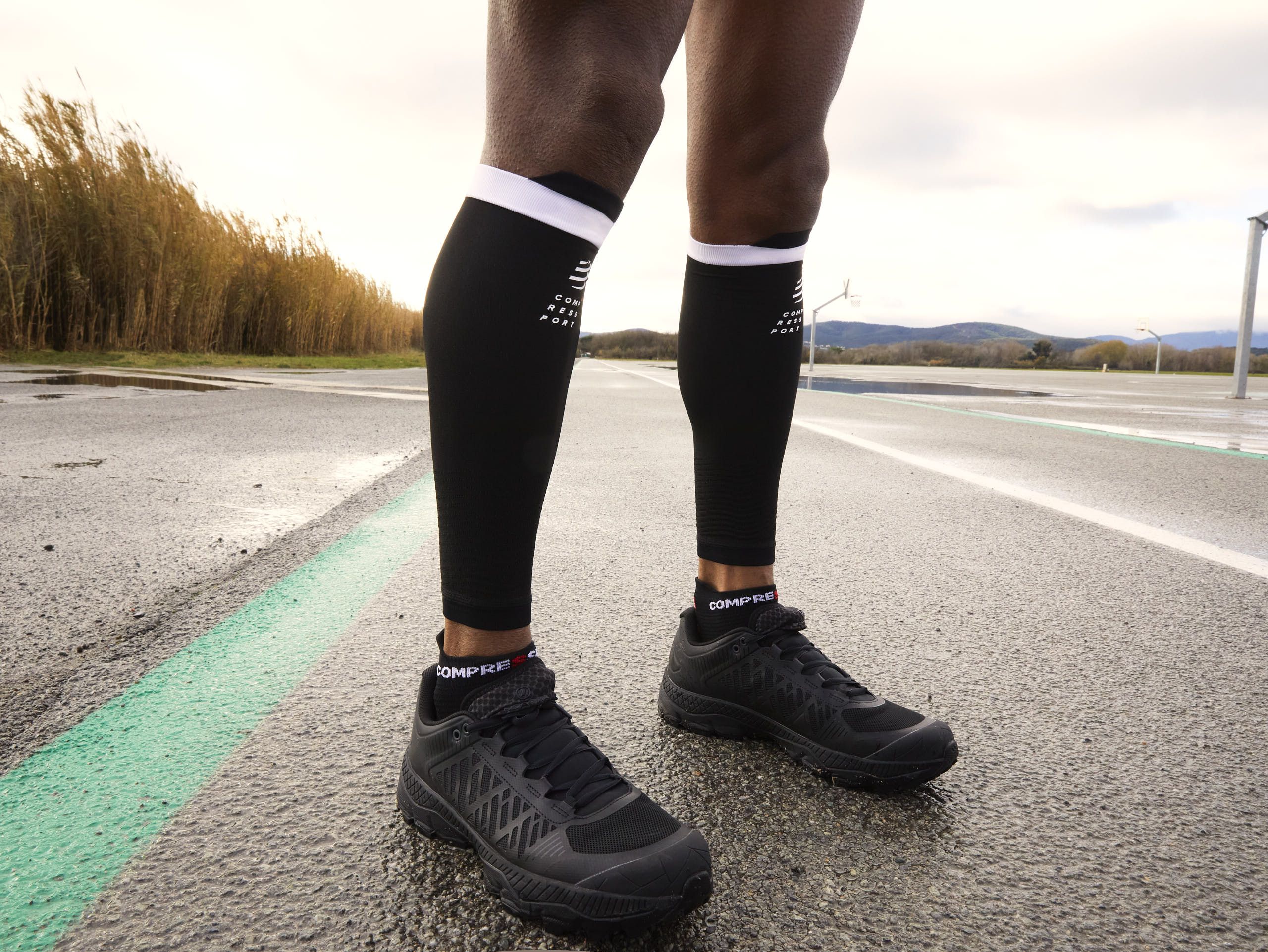 Compressport Pro Racing Socks V4.0 Run Low black-red – Bild 2